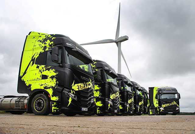 Рок-группа Metallica совершает турне по Европе на экологичных грузовиках Iveco